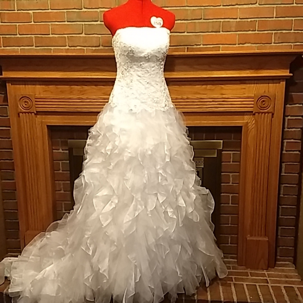 EUC Sz4 Monique Luo gown w ruffled skirt